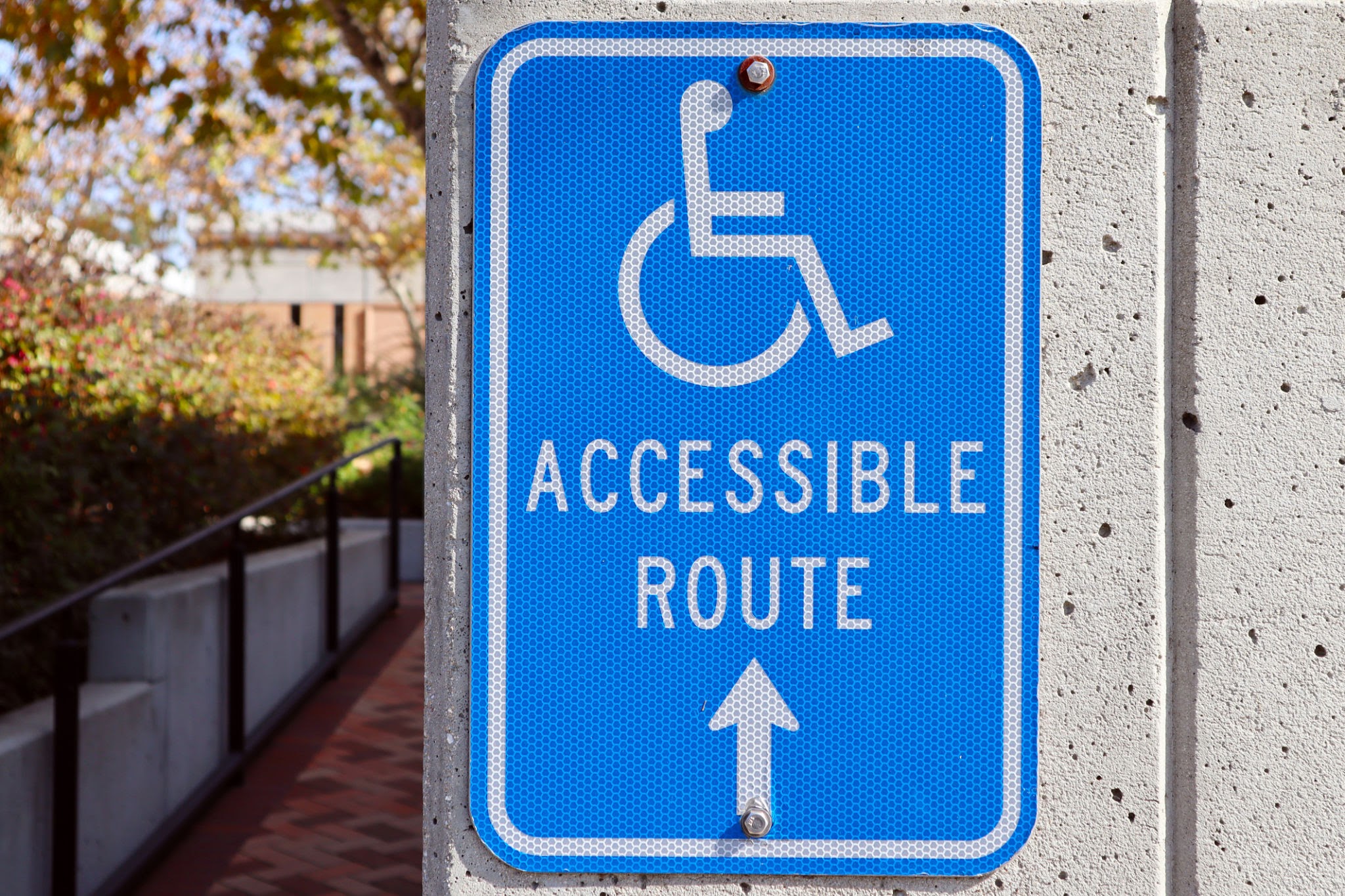 Wheelchair accessible entrance route sign